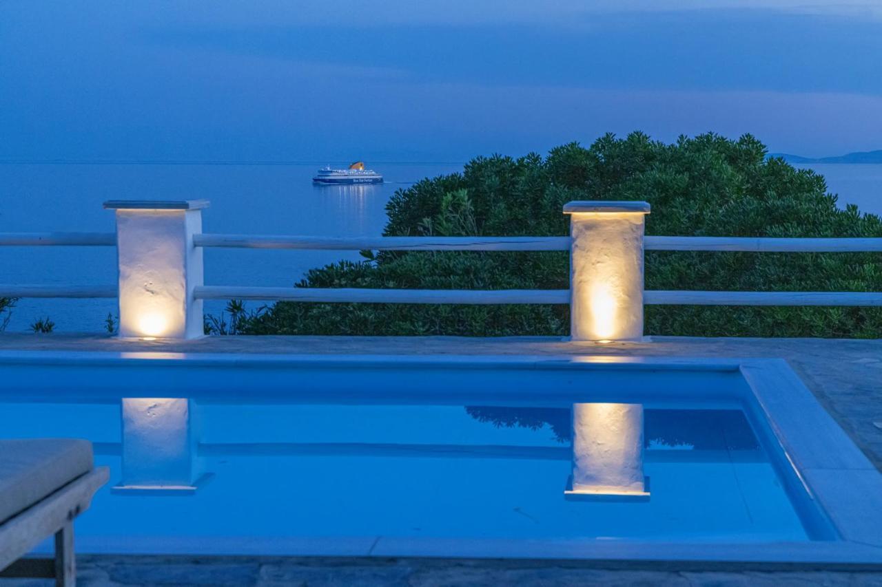 Big Blue Suites & Apartments Kionia Bagian luar foto