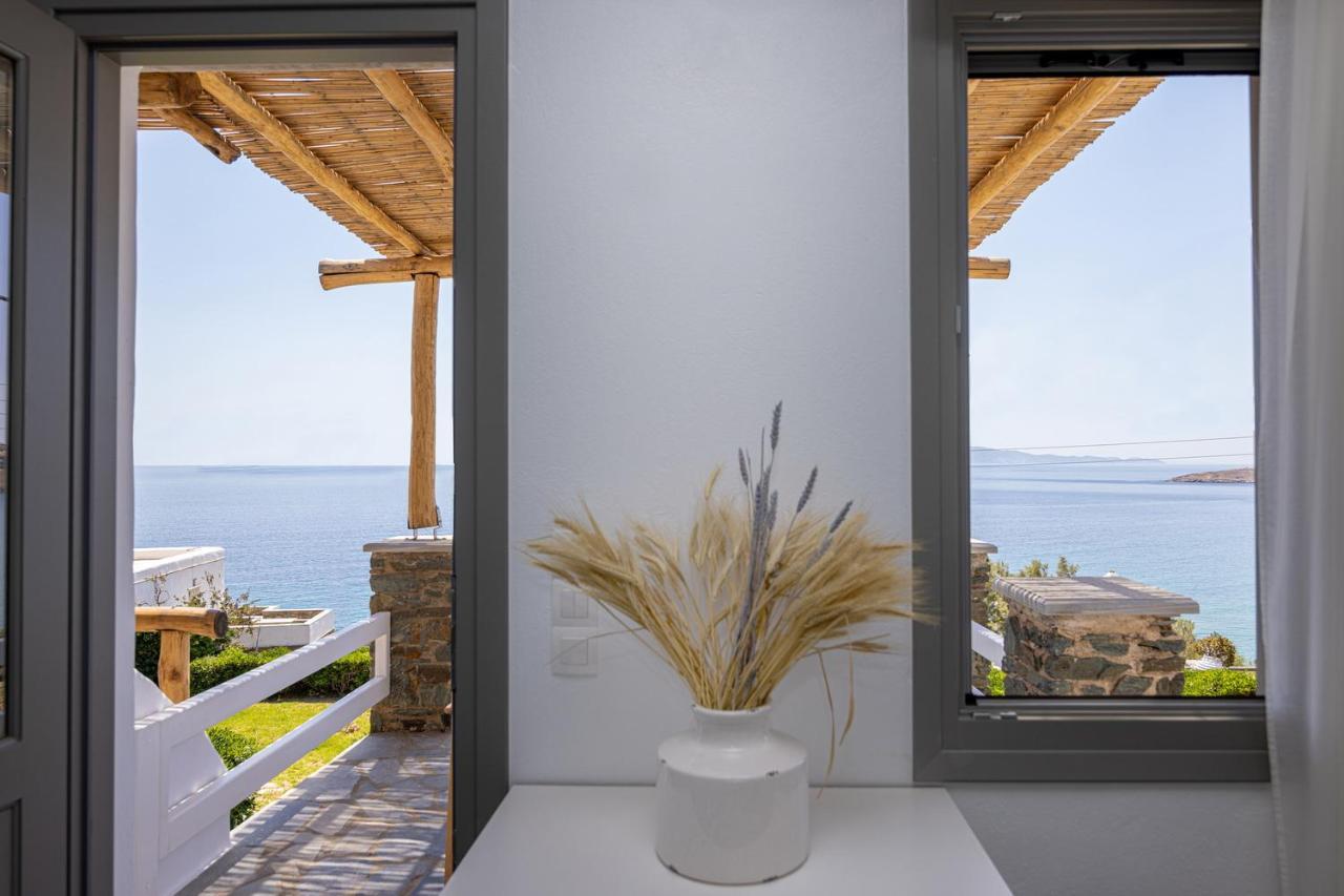 Big Blue Suites & Apartments Kionia Bagian luar foto
