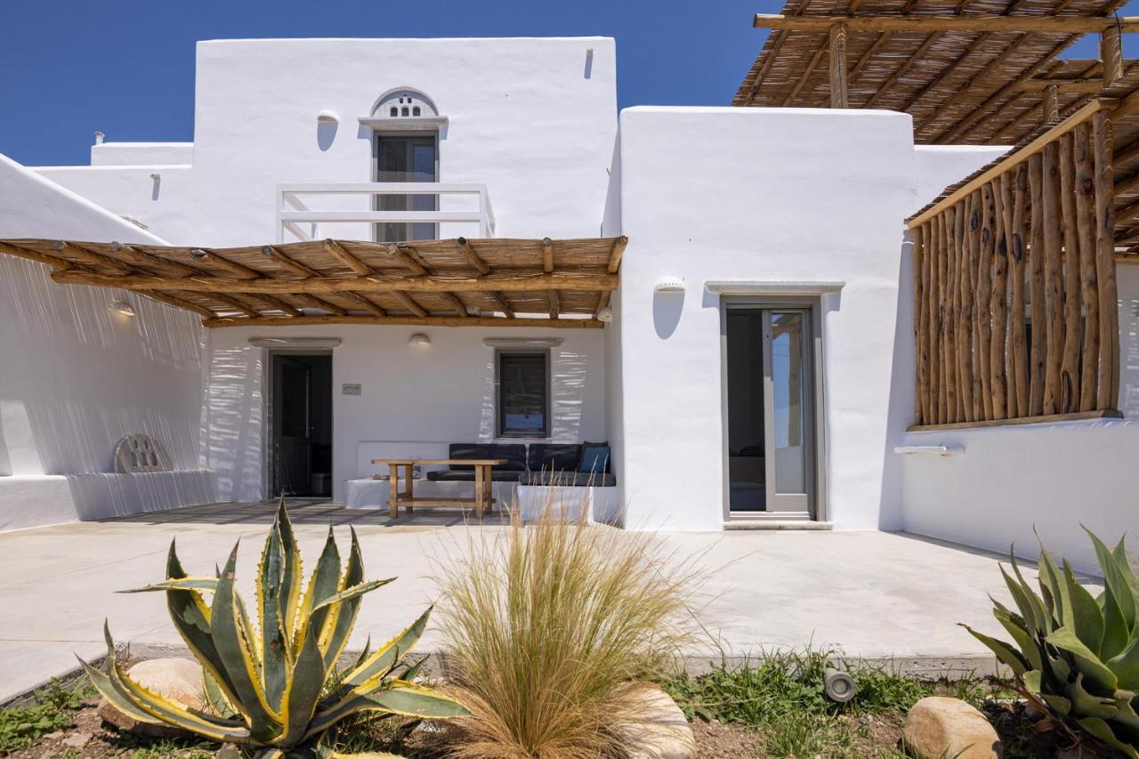 Big Blue Suites & Apartments Kionia Bagian luar foto