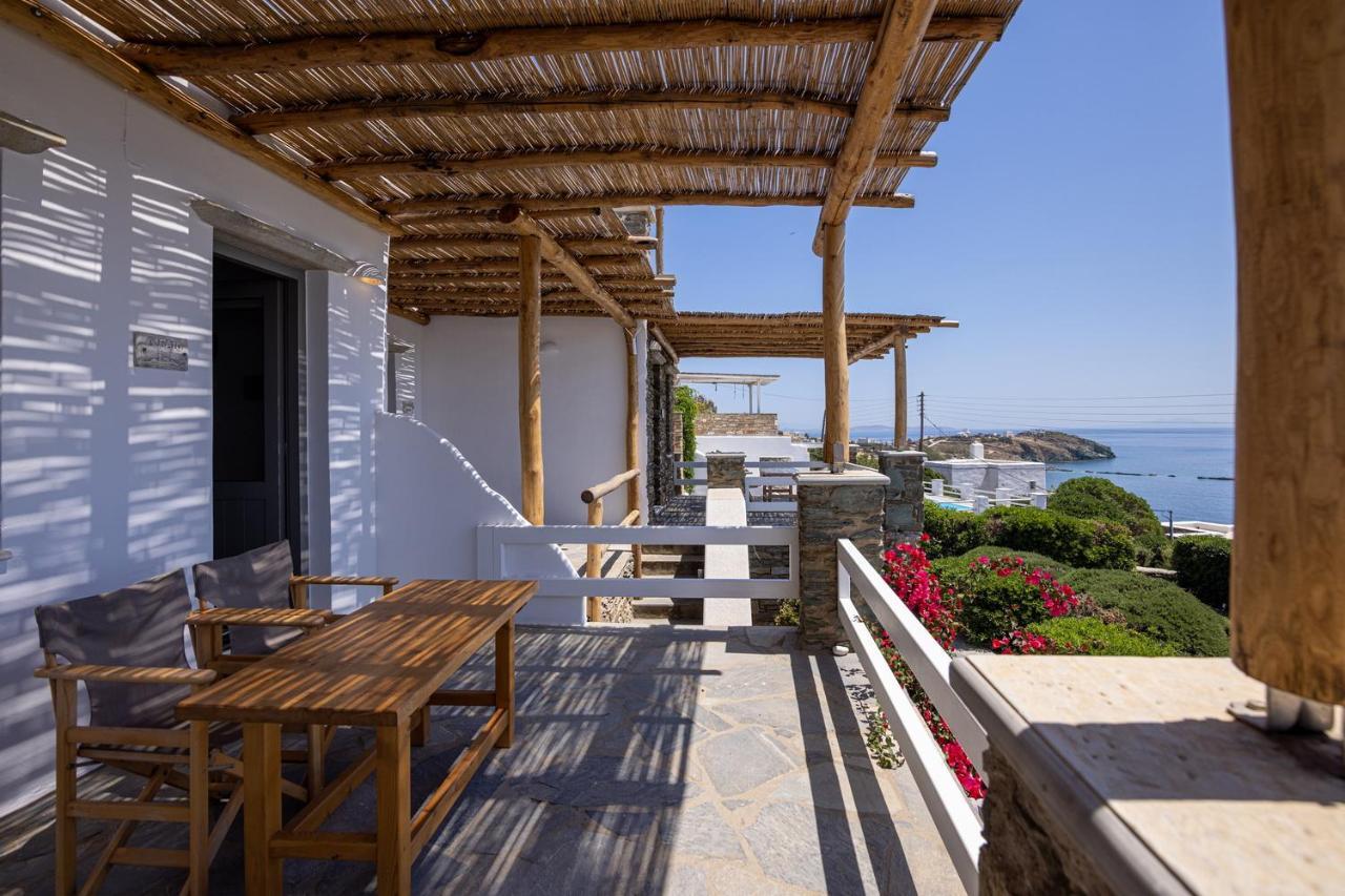 Big Blue Suites & Apartments Kionia Bagian luar foto