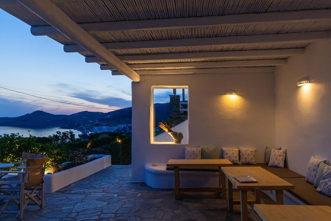 Big Blue Suites & Apartments Kionia Bagian luar foto
