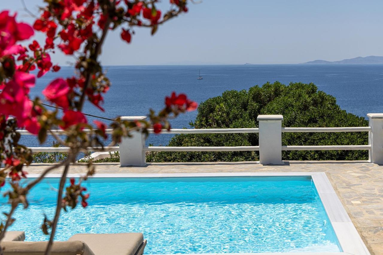 Big Blue Suites & Apartments Kionia Bagian luar foto