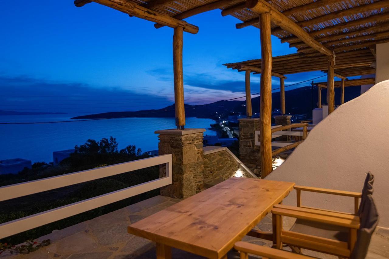 Big Blue Suites & Apartments Kionia Bagian luar foto