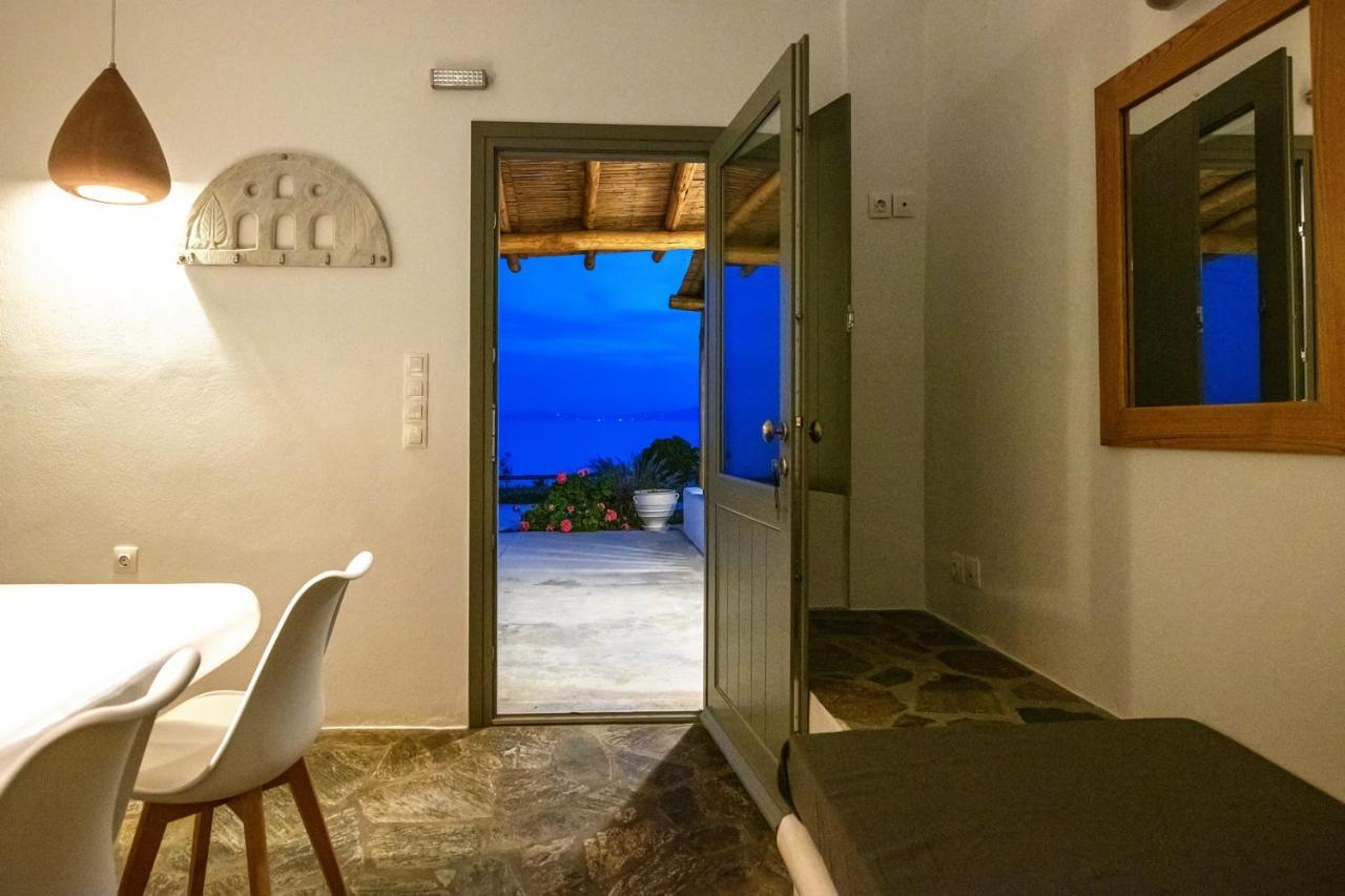 Big Blue Suites & Apartments Kionia Bagian luar foto