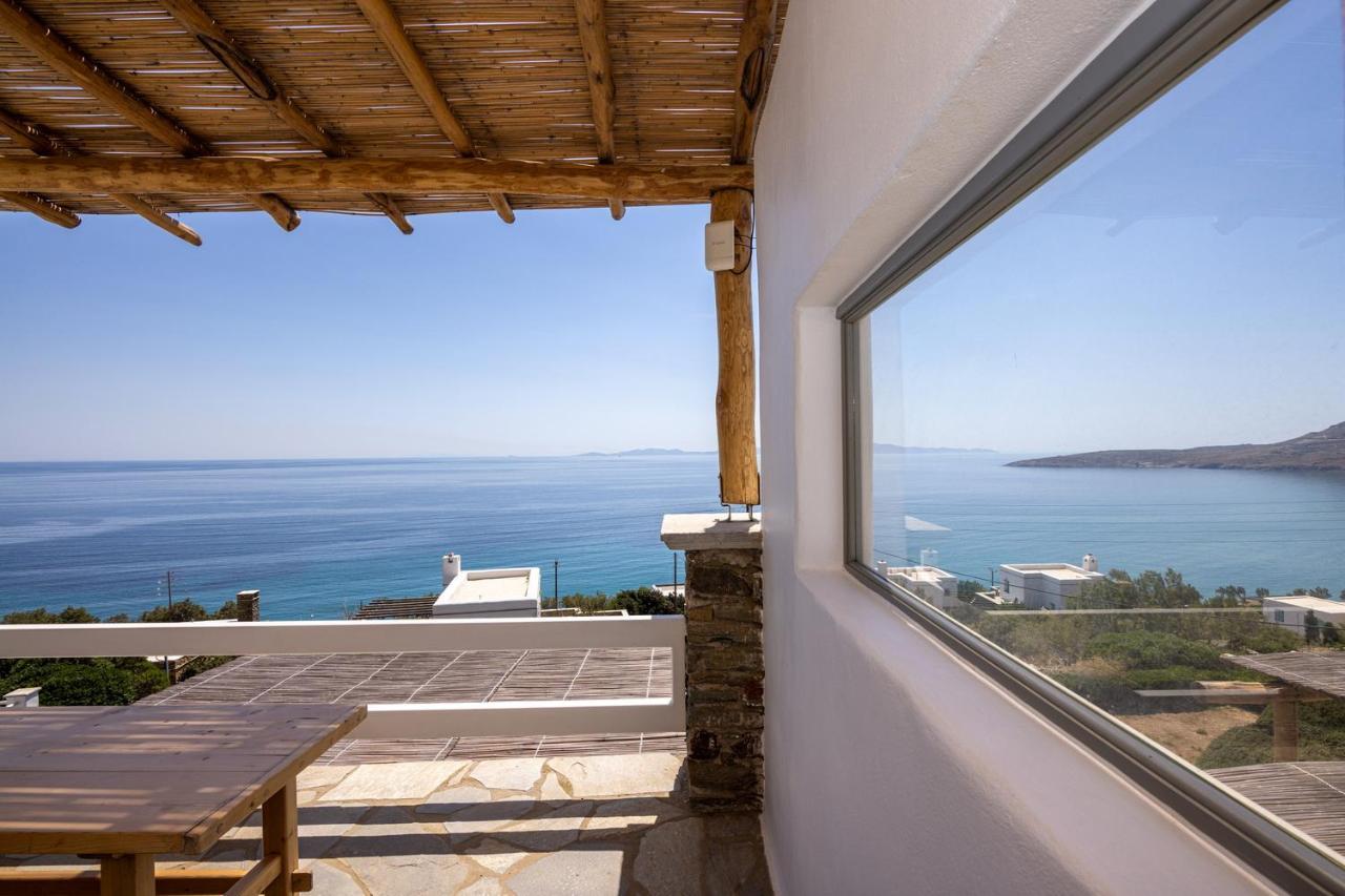 Big Blue Suites & Apartments Kionia Bagian luar foto