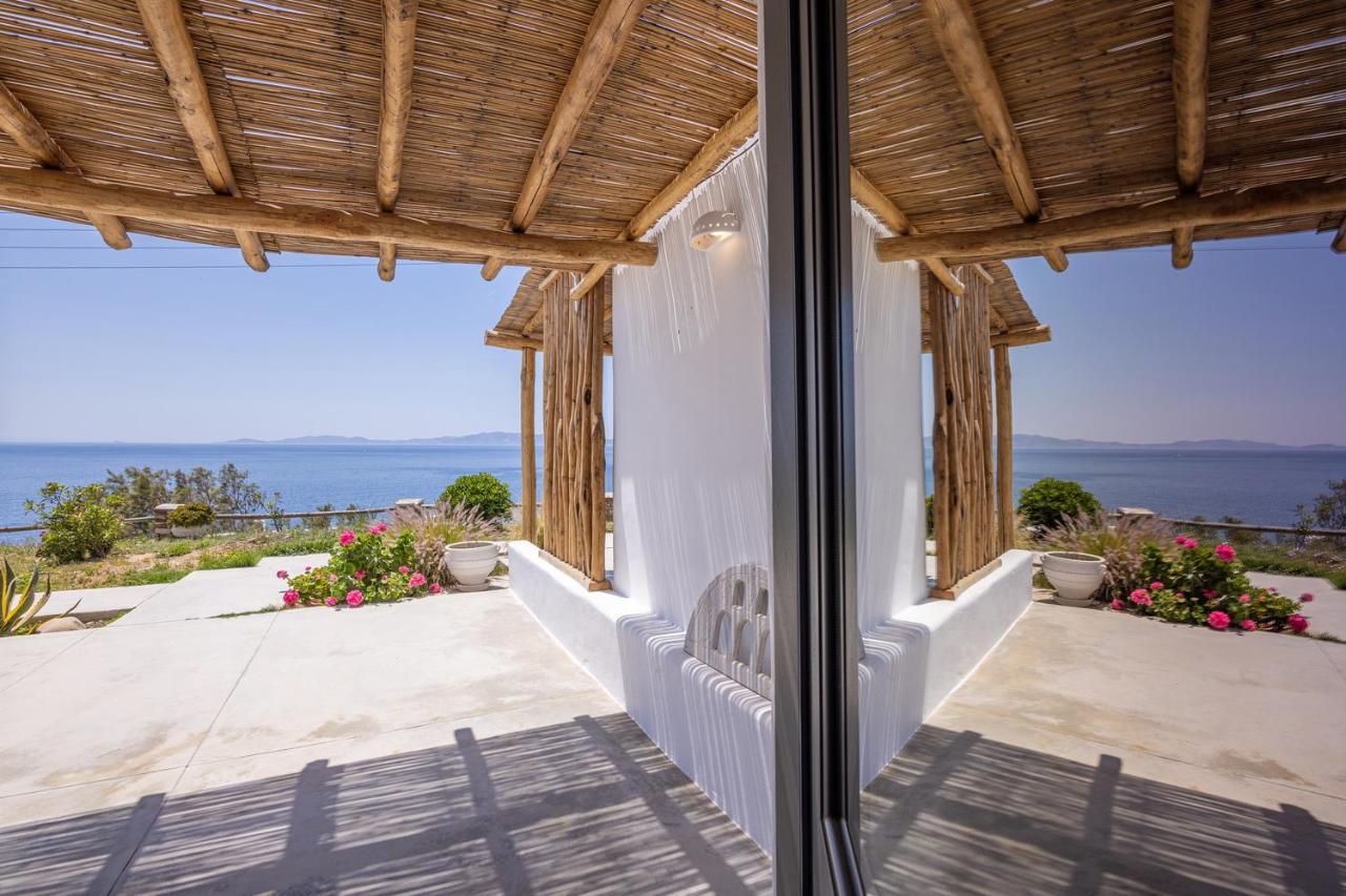 Big Blue Suites & Apartments Kionia Bagian luar foto