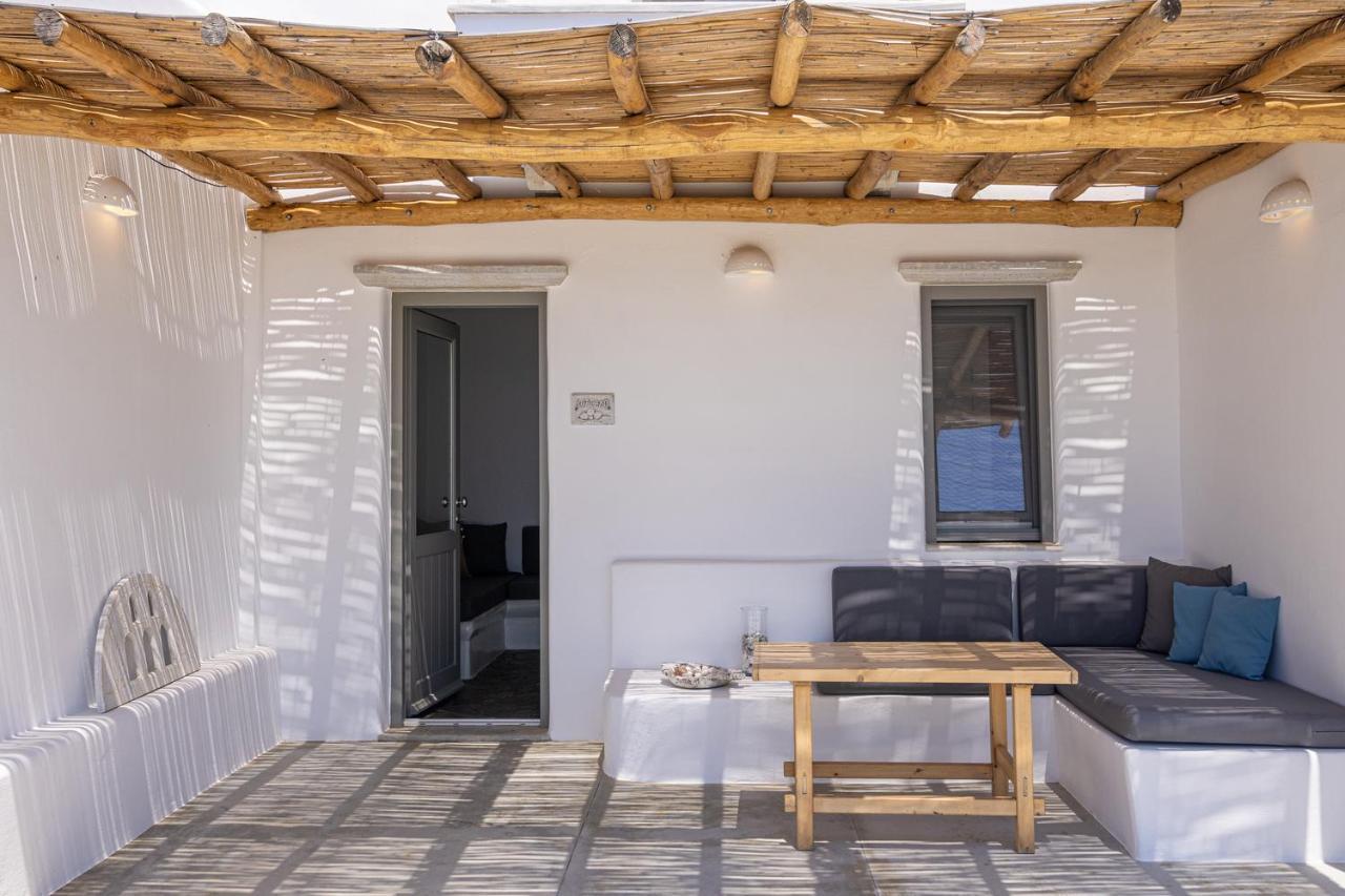 Big Blue Suites & Apartments Kionia Bagian luar foto