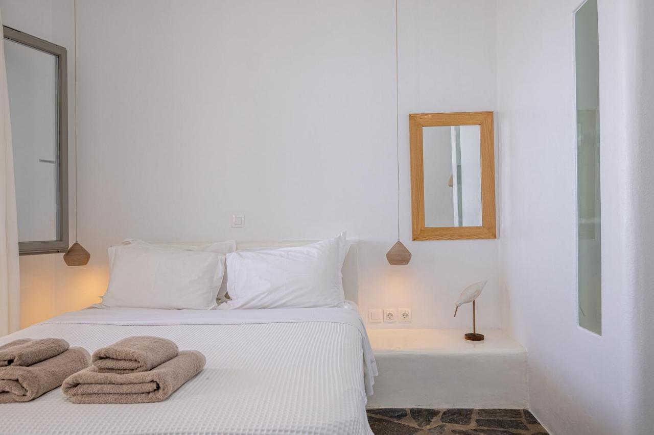 Big Blue Suites & Apartments Kionia Bagian luar foto