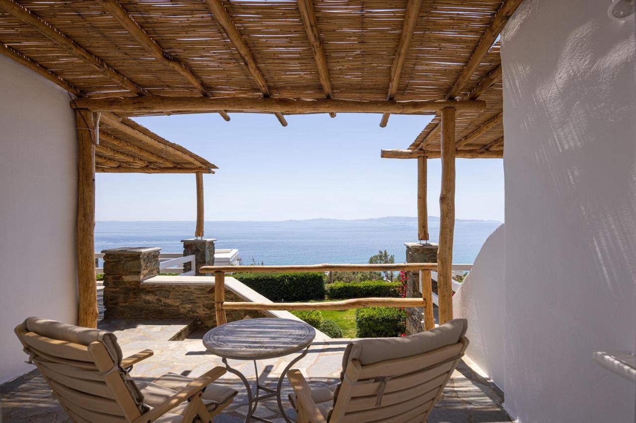 Big Blue Suites & Apartments Kionia Bagian luar foto