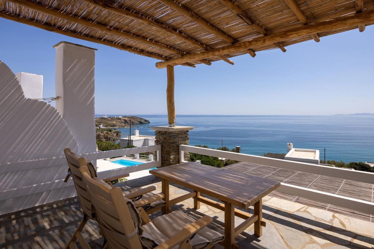 Big Blue Suites & Apartments Kionia Bagian luar foto