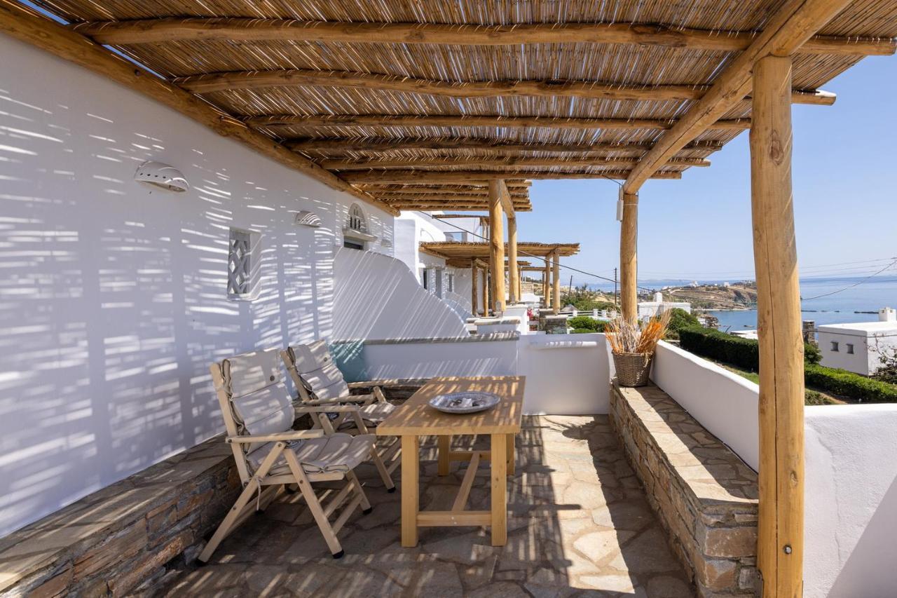 Big Blue Suites & Apartments Kionia Bagian luar foto
