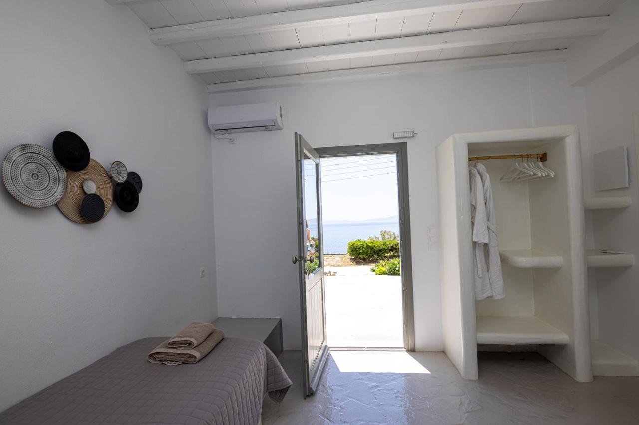 Big Blue Suites & Apartments Kionia Bagian luar foto
