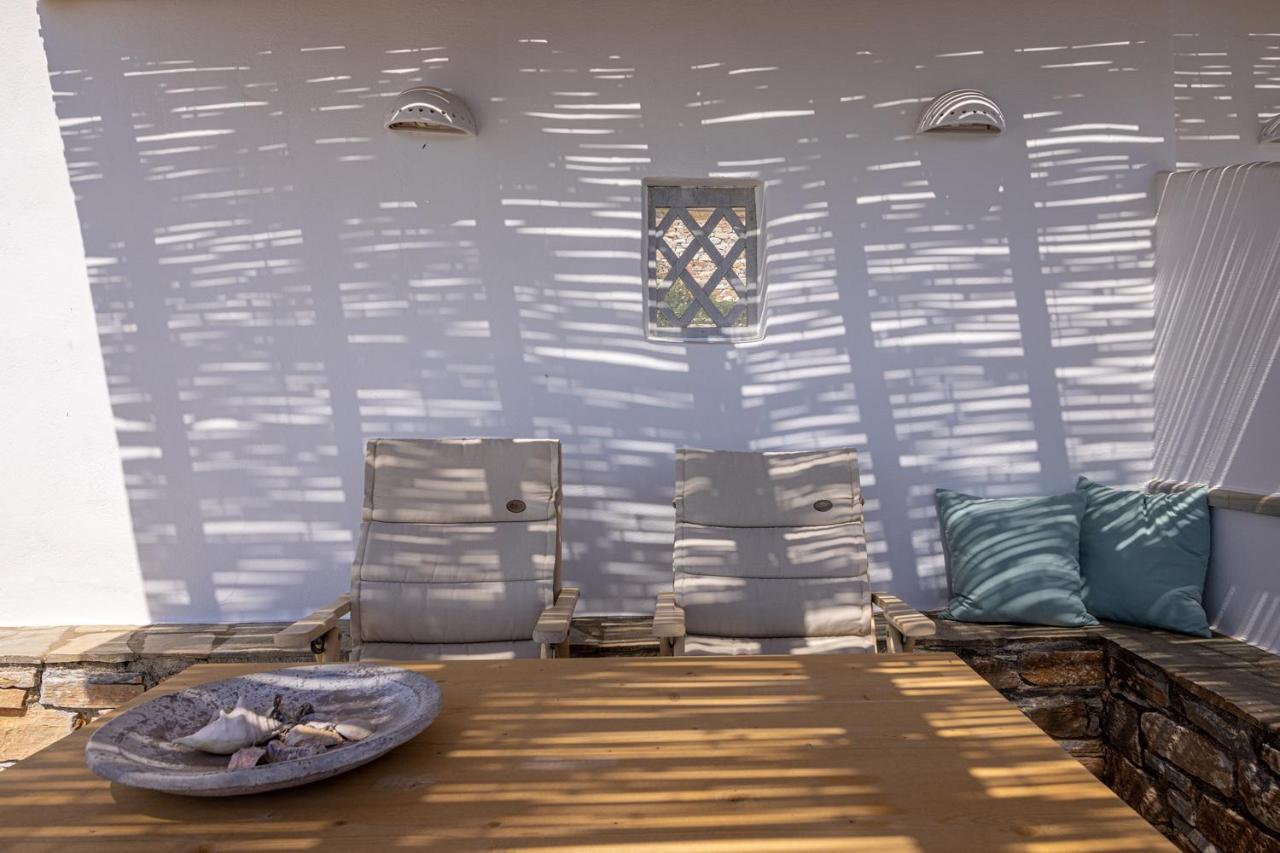 Big Blue Suites & Apartments Kionia Bagian luar foto