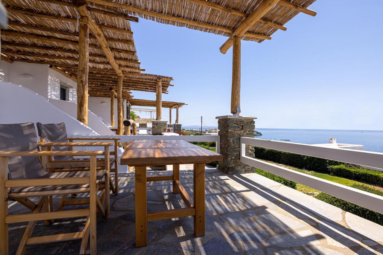 Big Blue Suites & Apartments Kionia Bagian luar foto
