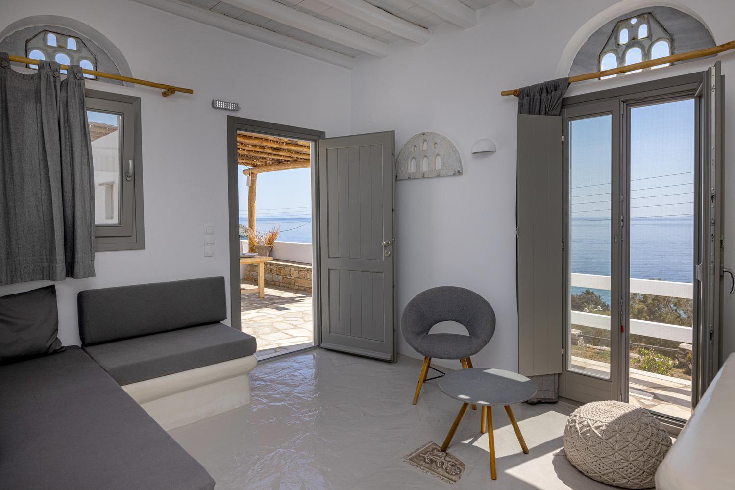 Big Blue Suites & Apartments Kionia Bagian luar foto