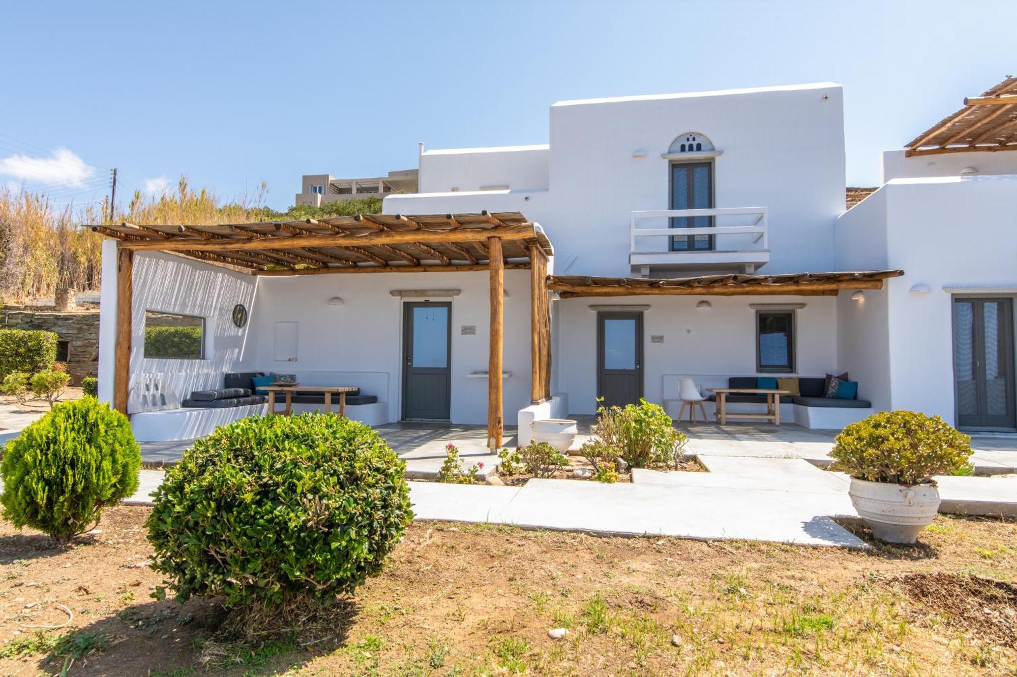 Big Blue Suites & Apartments Kionia Bagian luar foto
