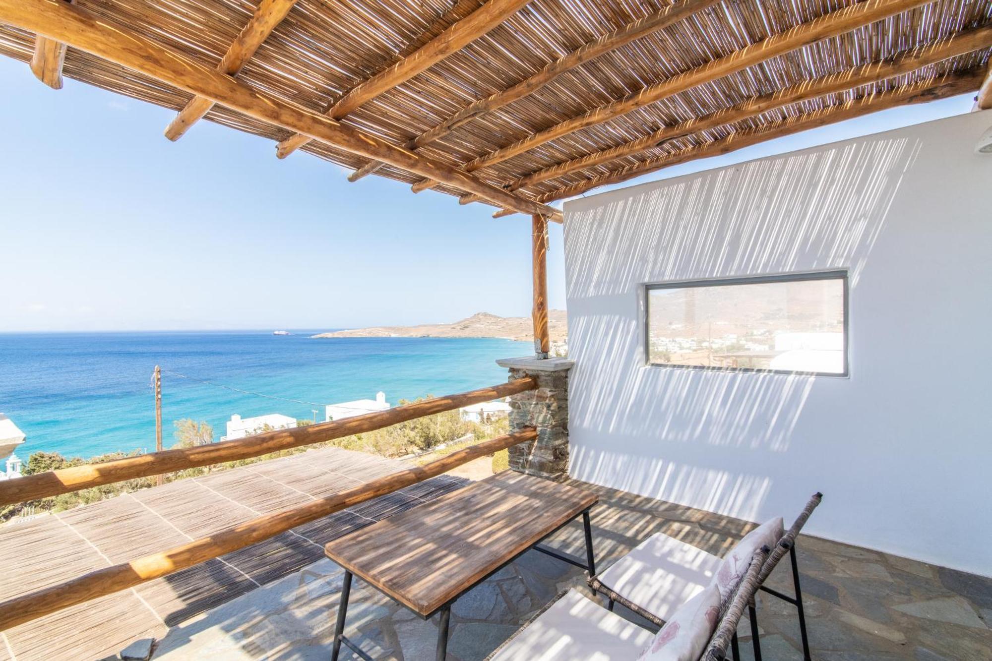 Big Blue Suites & Apartments Kionia Bagian luar foto