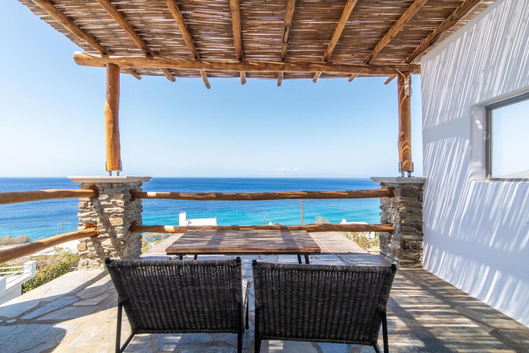 Big Blue Suites & Apartments Kionia Bagian luar foto