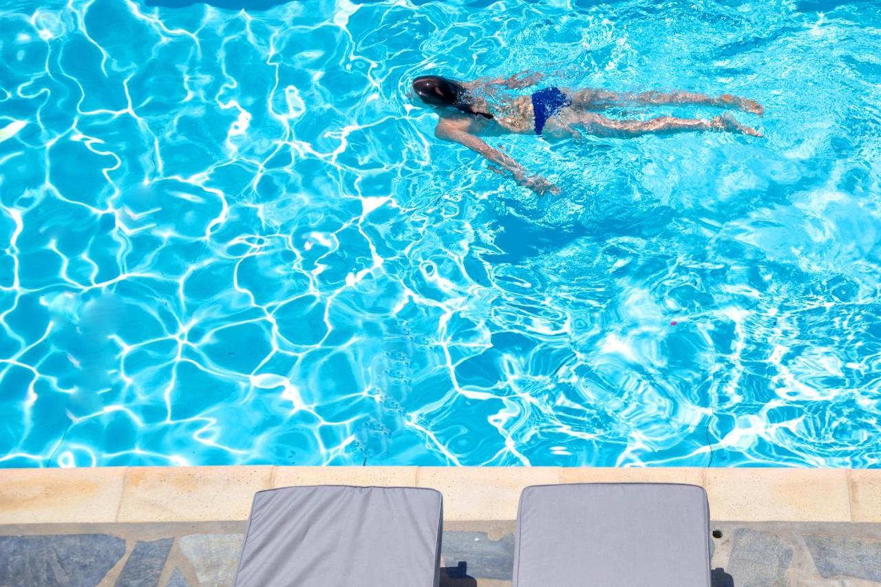 Big Blue Suites & Apartments Kionia Bagian luar foto